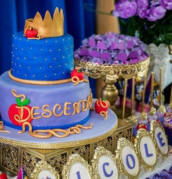 Decoração Festa Descendentes mesa bolo docinhos descendants