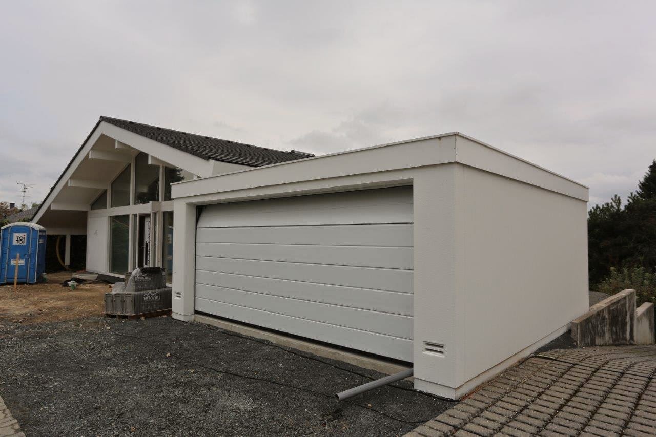Ein Davinci Haus in Rhein-Main: Garage mit Krone