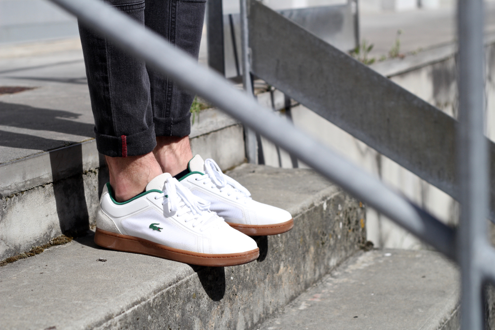 BLOG-MODE-HOMME-style-masculin-montre-connectee-motorola-cuir-iro-chocolatines-edwardson-lunettes-minimaliste-lacoste-basket-360-endliner-jeune