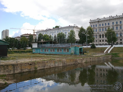 Казанский парк Черное озеро, деревянные здания пункта проката спортивного инвентаря