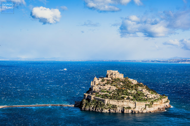 Epifania Ischia 2017, Vento e Gelo a Ischia, Foto Ischia, Castello Aragonese Ischia, Vesuvio innevato, Vesuvio visto da Ischia, Spiaggia dei Pescatori,