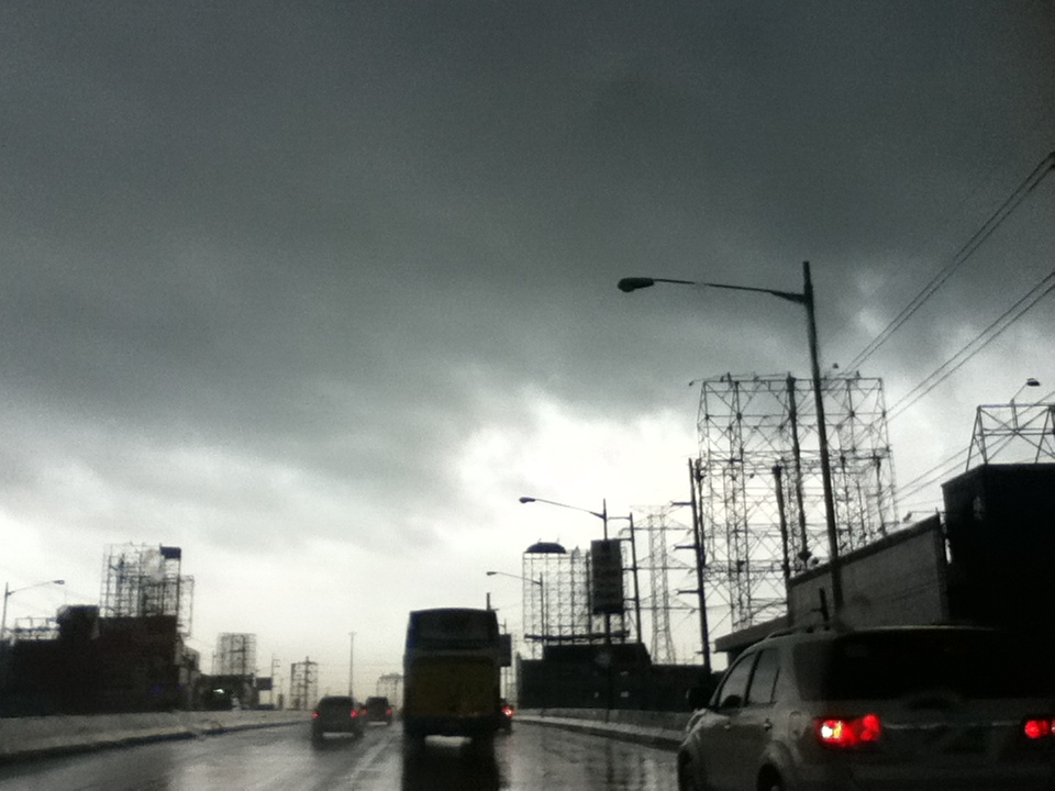 Along the Alabang Viaduct at around half past four this afternoon: see the delineation.