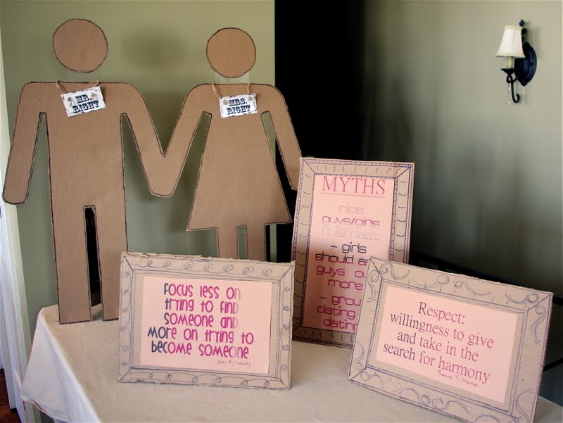 Creative "Try"als Make Props/Displays Out of Cardboard