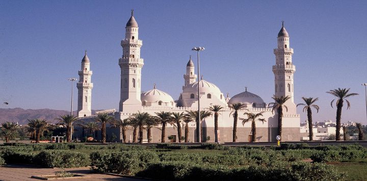 Masjid s.a.w nama sampai di bina muhammad apabila oleh madinah? pertama apakah di yang nabi