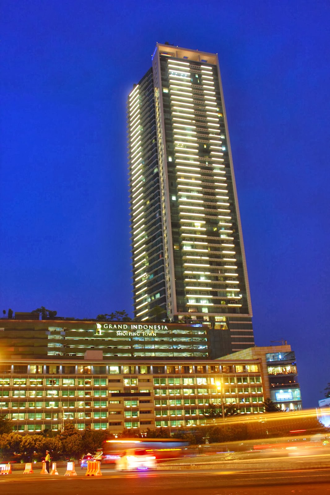 Wajah Jakarta di Malam Hari - permanarikie