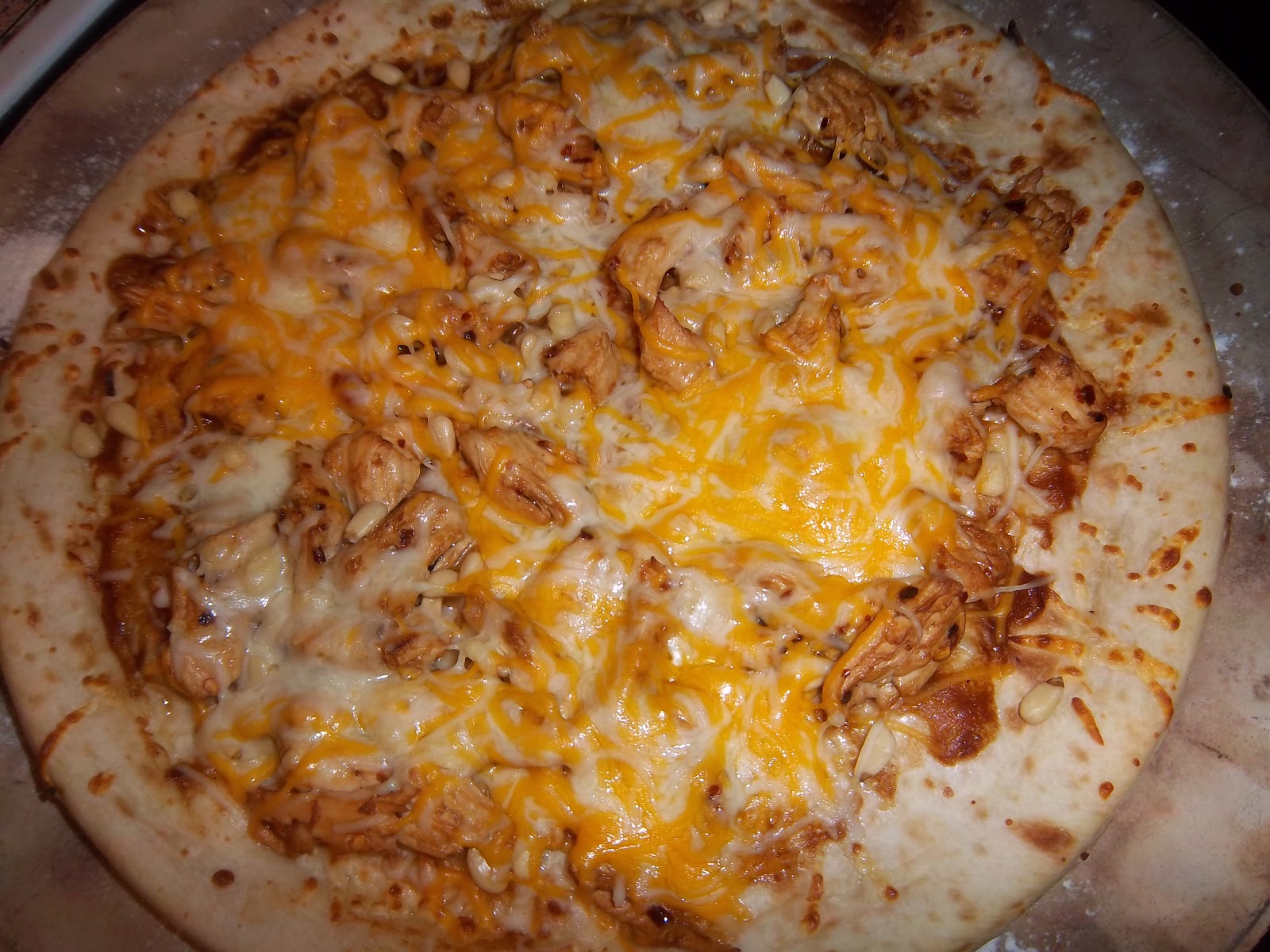 The Home Cooked Gourmet: Spicy Garlic Chicken Pizza
