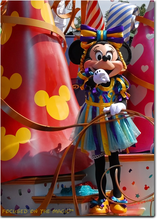 Move It! Shake It! Celebrate It ! With Minnie!