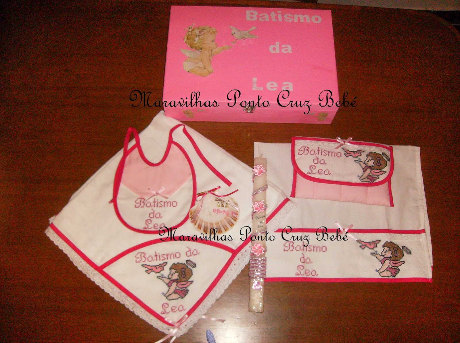 Maravilhas em Ponto Cruz Bebé: Conjunto de batismo composto por vela