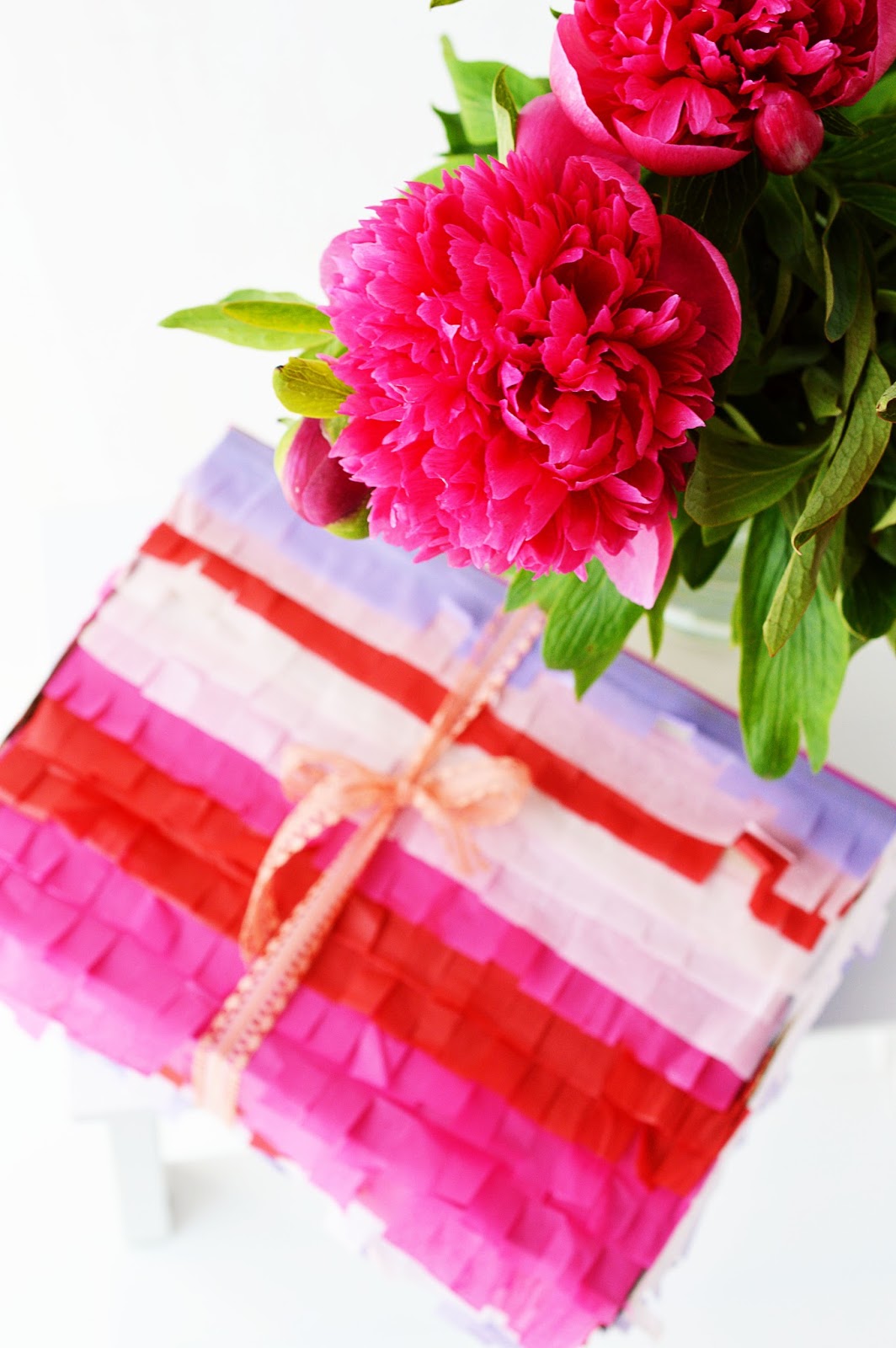 Surprise! DIY PINATA GIFT BOX Motte
