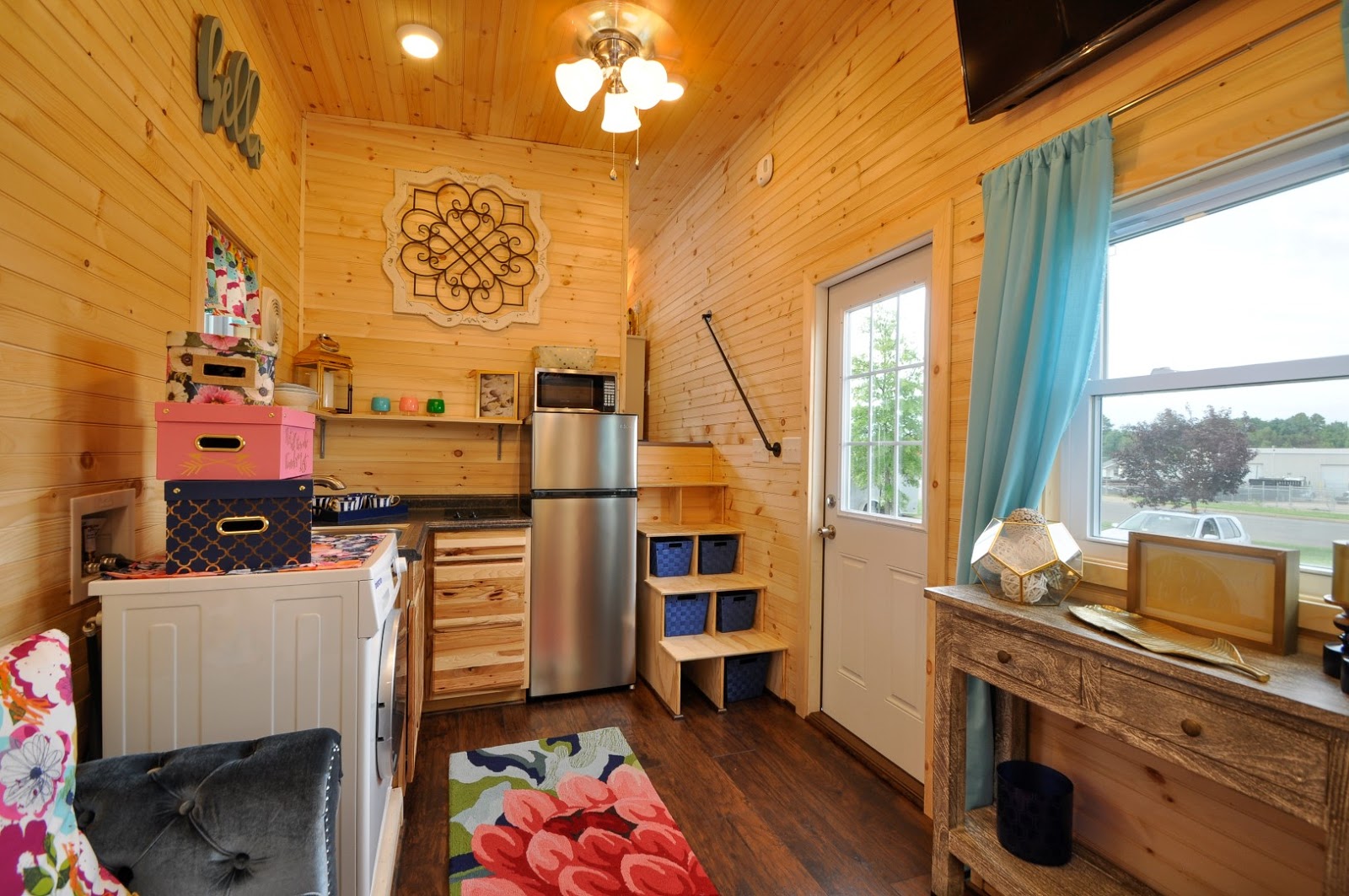 By Tiny House Building Company [ TINY HOUSE TOWN ]