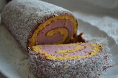 Руло с малини и малинов шоколад