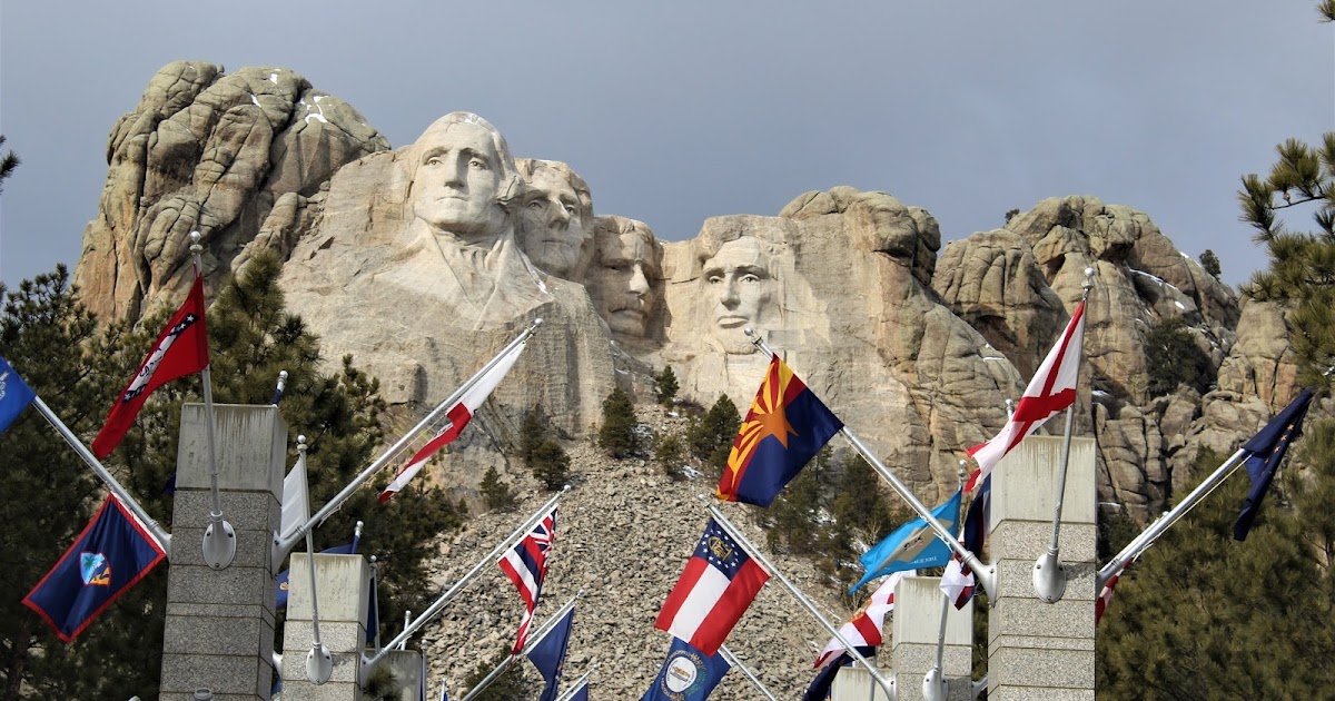 Mount Rushmore a Badlands National Park Life with Petra