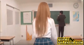 Nonton Video Bokep Jepang Ngentot Bersama Murid Di Kelas