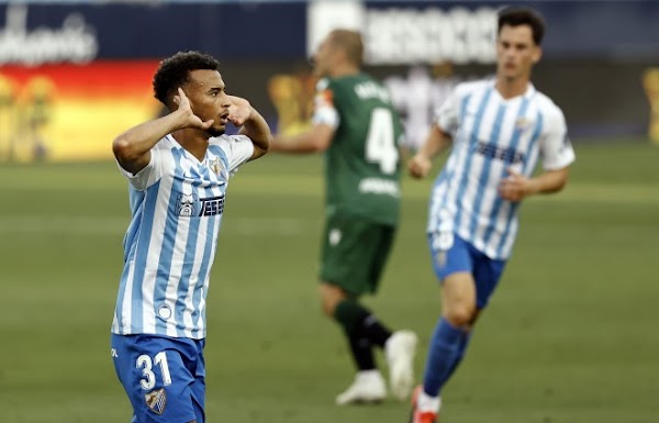 El Málaga vence al Deportivo de la Coruña (1-0)