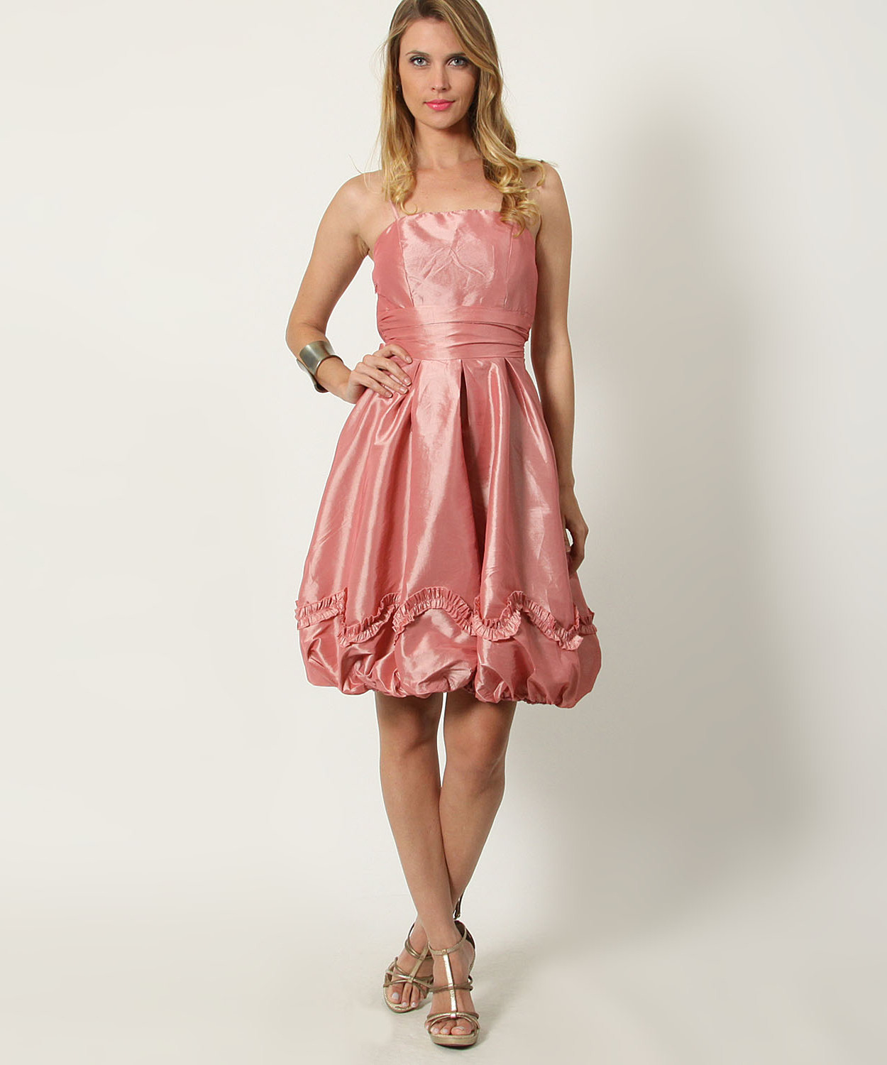 vestido rosa antigo combina com que cor de sapato