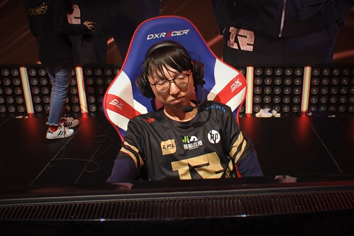 RNG中路選手XiaoHu。