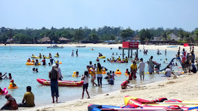 The beauty of tourist attraction Bandengan beach