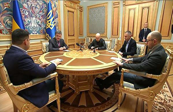 Президент Порошенко поручил обеспечить теплом и электроэнергией жителей оккупированной части Донбасса.