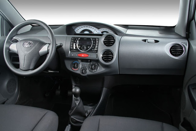 Toyota Etios Hatch 2013 - por dentro