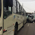 Engavetamento com cinco veículos deixa duas pessoas feridas e complica o trânsito no Tarumã