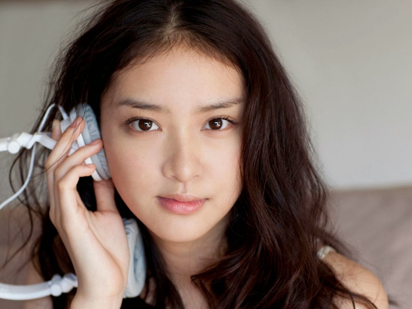 Pretty Japanese Actress Emi Takei Wallpapers And News - Everything 4u