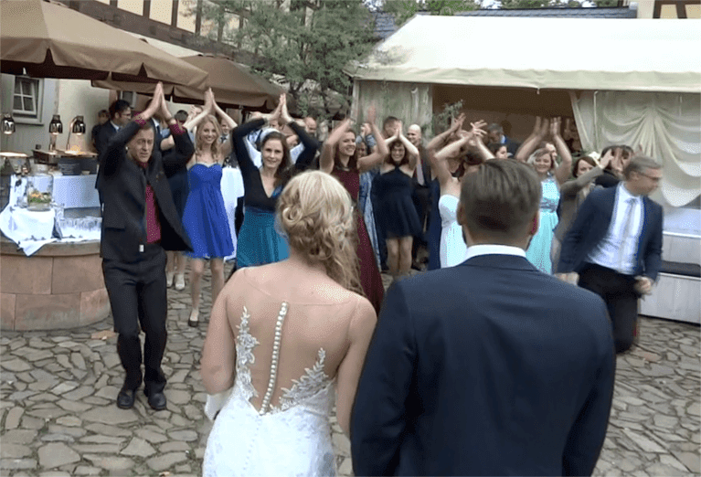 Spaß beim Flashmov auf einer Hochzeit - eine Alternative zu ungeliebten Hochzeitsspielen