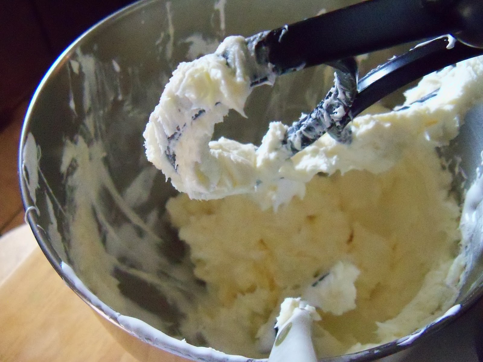 Cupcake Wishes & Birthday Dreams {Tip Tuesday} How to Make Marshmallow Cream Cheese Frosting