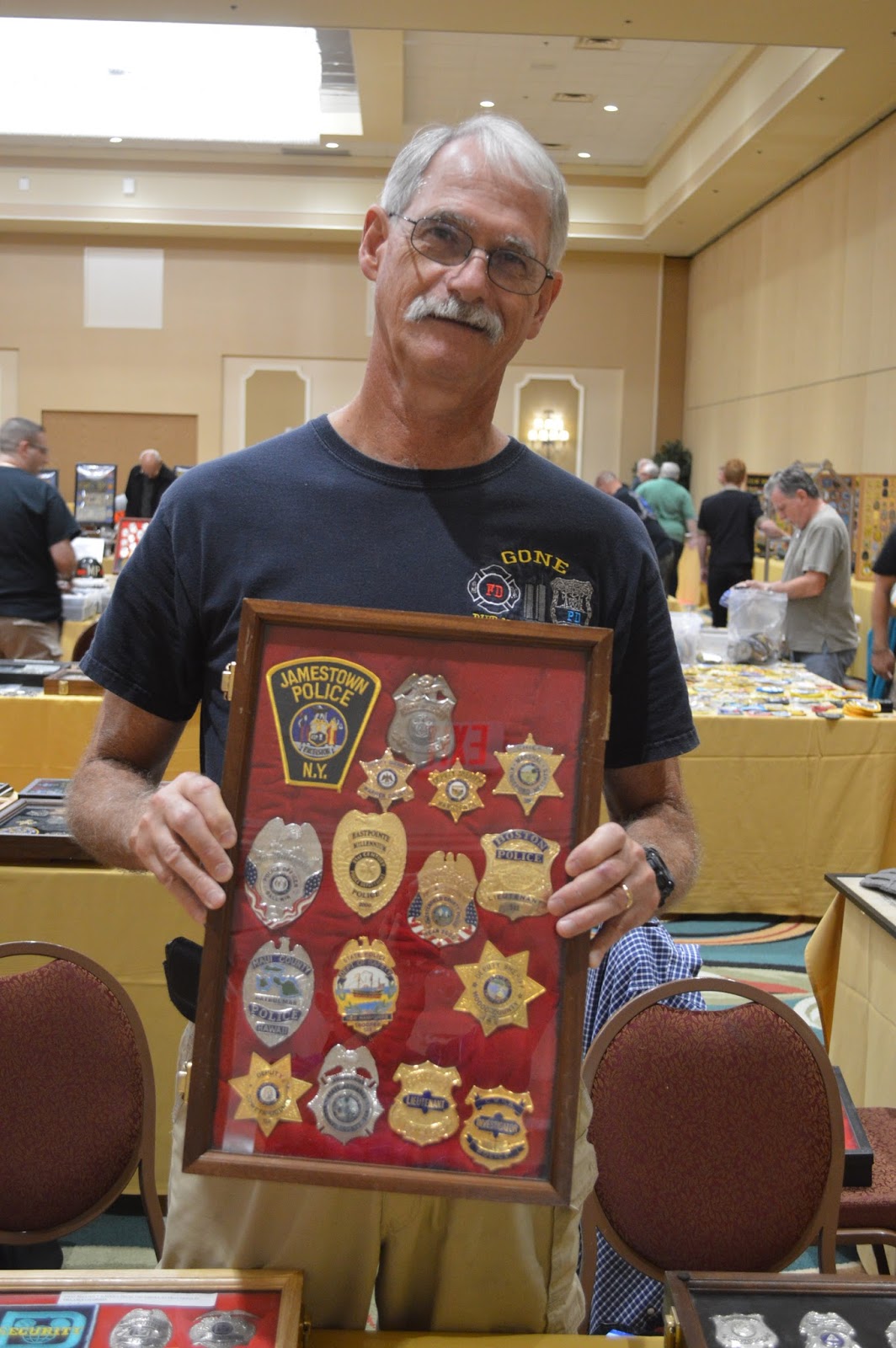 BADGE COLLECTOR ORLANDO, THE VACATION CAPITAL, HOSTS POLICE COLLECTORS AT ROSEN PLAZA HOTEL