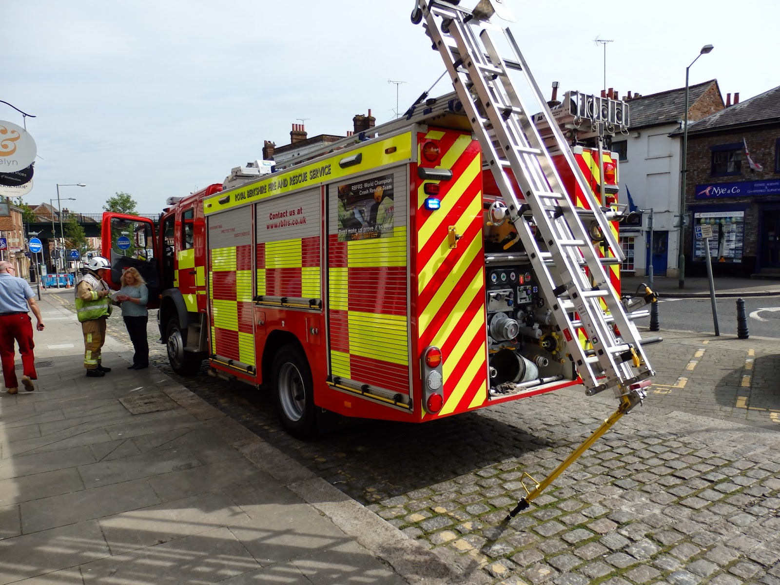 HUNGERFORD ARCADE ANTIQUES & COLLECTABLES HUNGERFORD ARCADE FIRE IN