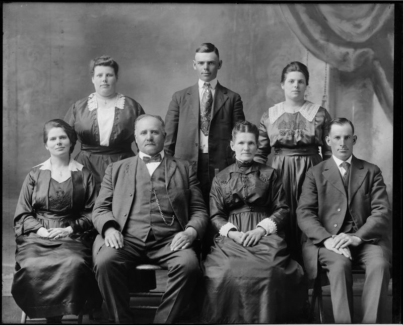 40 Cool Pics of Virginia's Family Portraits in the Early 20th Century ...