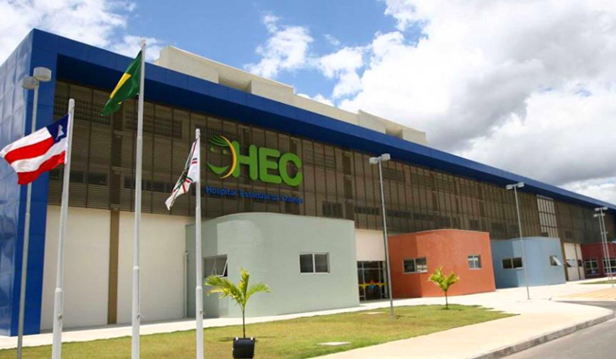 Bebê sobrevive após grávida de 8 meses morrer em acidente em Feira de Santana