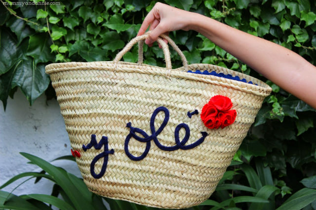 capazo decorado con cordón formando letras