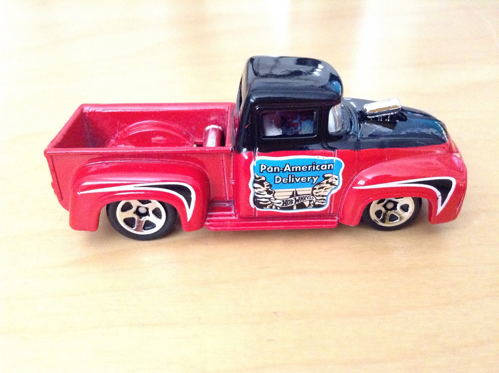 Hot Wheels 1/64 Custom Ford Truck 1956 - Série Road Trippin' 2015 #17/21