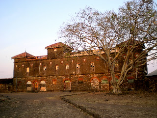 SANVAAD.: RAJWADA...raibagchi shaan.