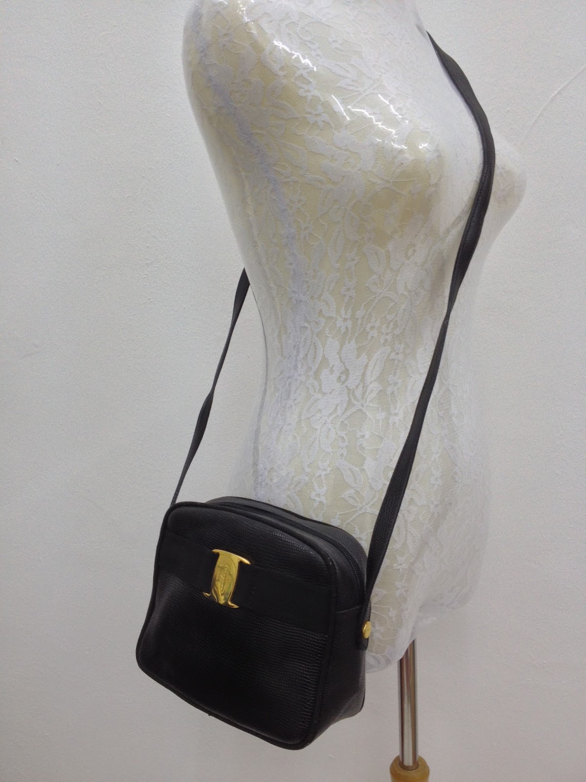 d0rayakEEbaG Authentic Salvatore Ferragamo Sling/Crossbody Bag(SOLD)