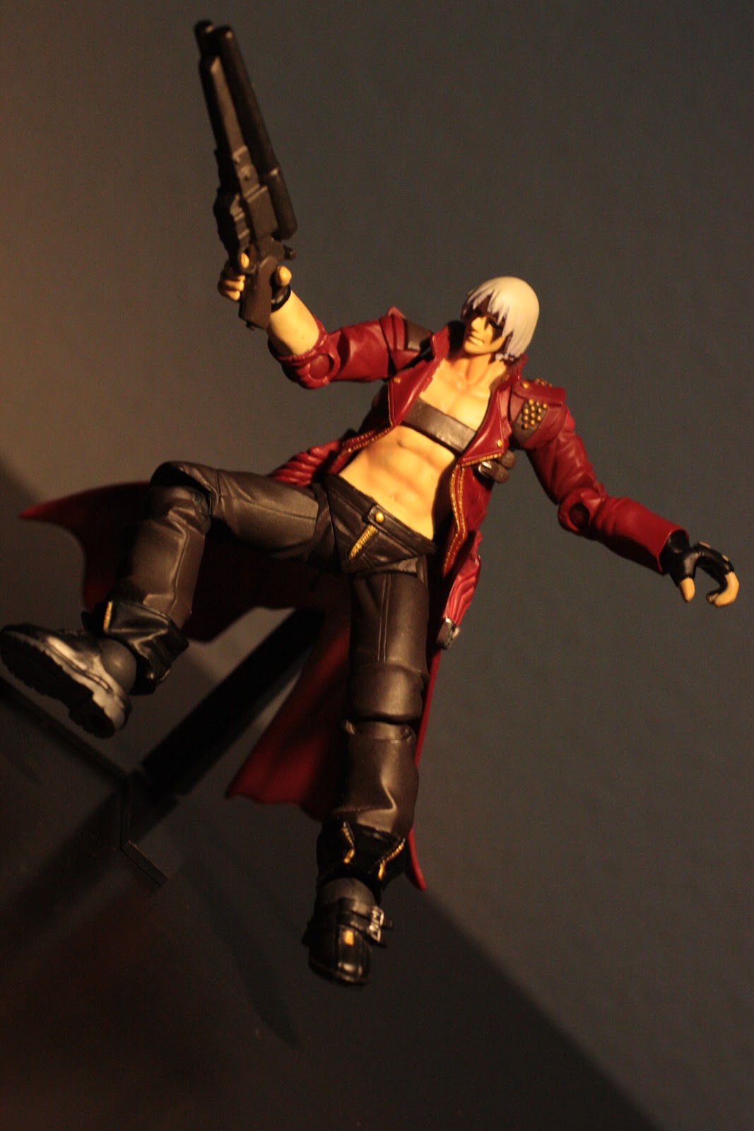 Firestarter's Blog: Toy Review: Revoltech Devil May Cry 3 Dante