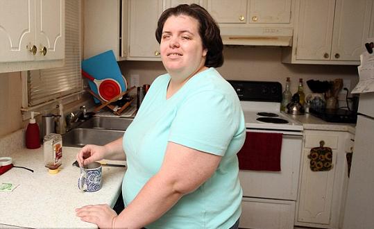 woman turns herself blind