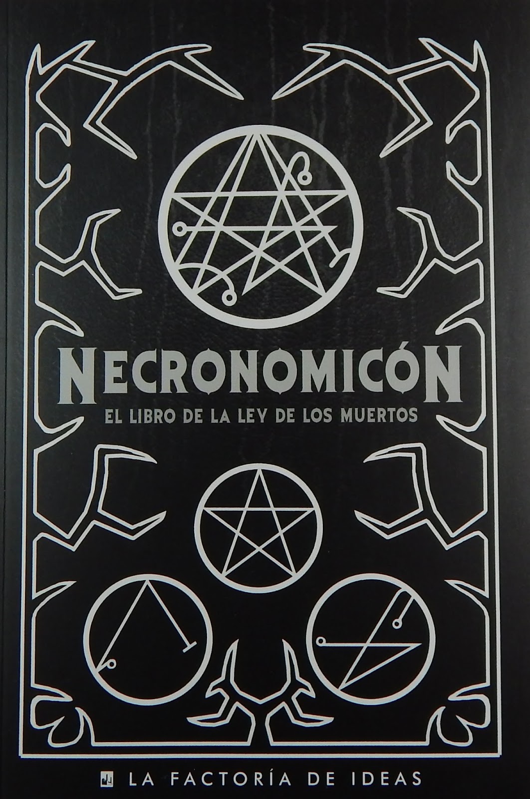 Susurros desde la Oscuridad Necronomicón, el libro de la ley de los muertos