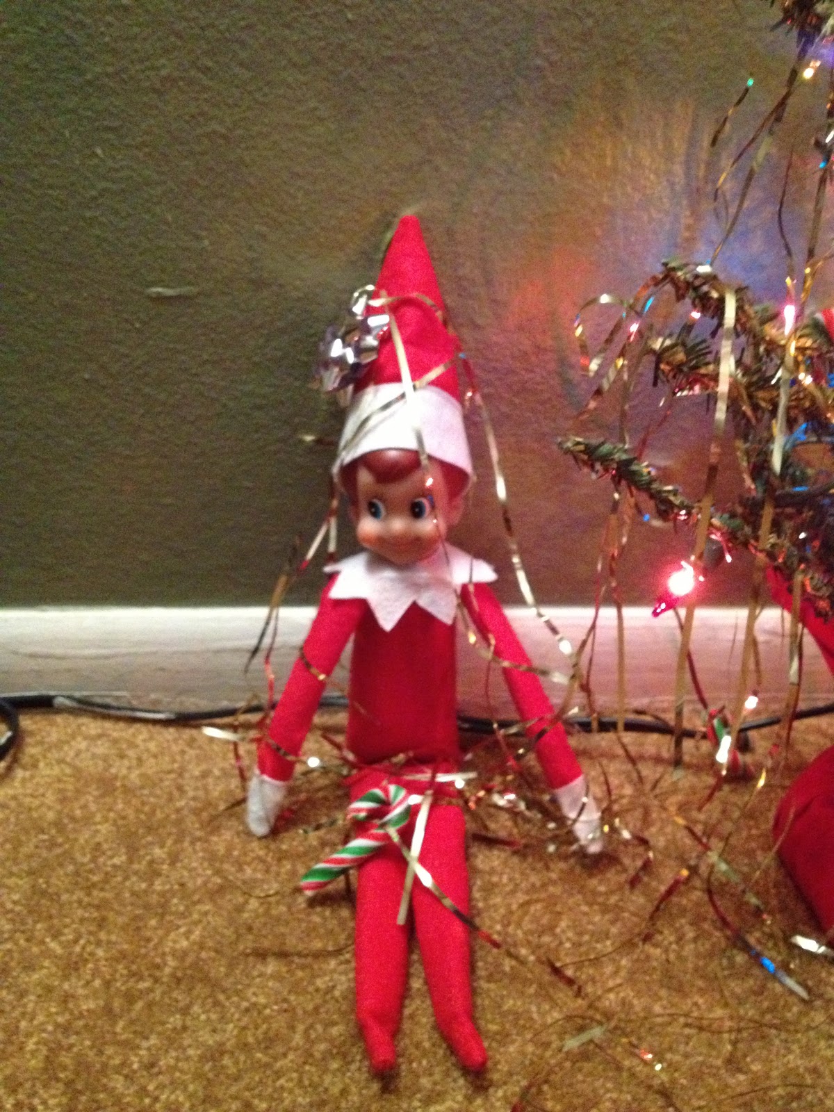 Kristin-más: Day 27: Elf Christmas Tree