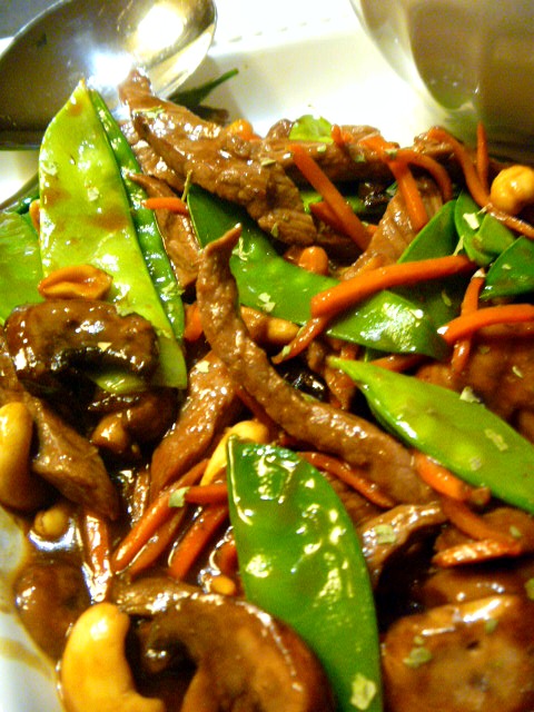 30 minutes to dinner with this Spicy Beef, Snow Peas, Mushrooms, and Carrot Stir Fry - A One Skillet Meal - Slice of Southern
