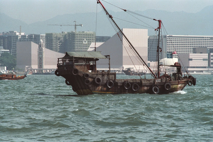 Hong Kong, Kowloon, port Victoria, jonque, © L. Gigout, 1990