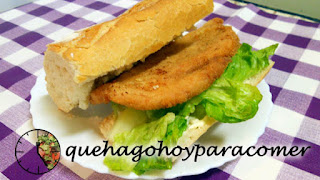 Bocadillo De Pavo Empanado Con Lechuga Y Mayonesa
