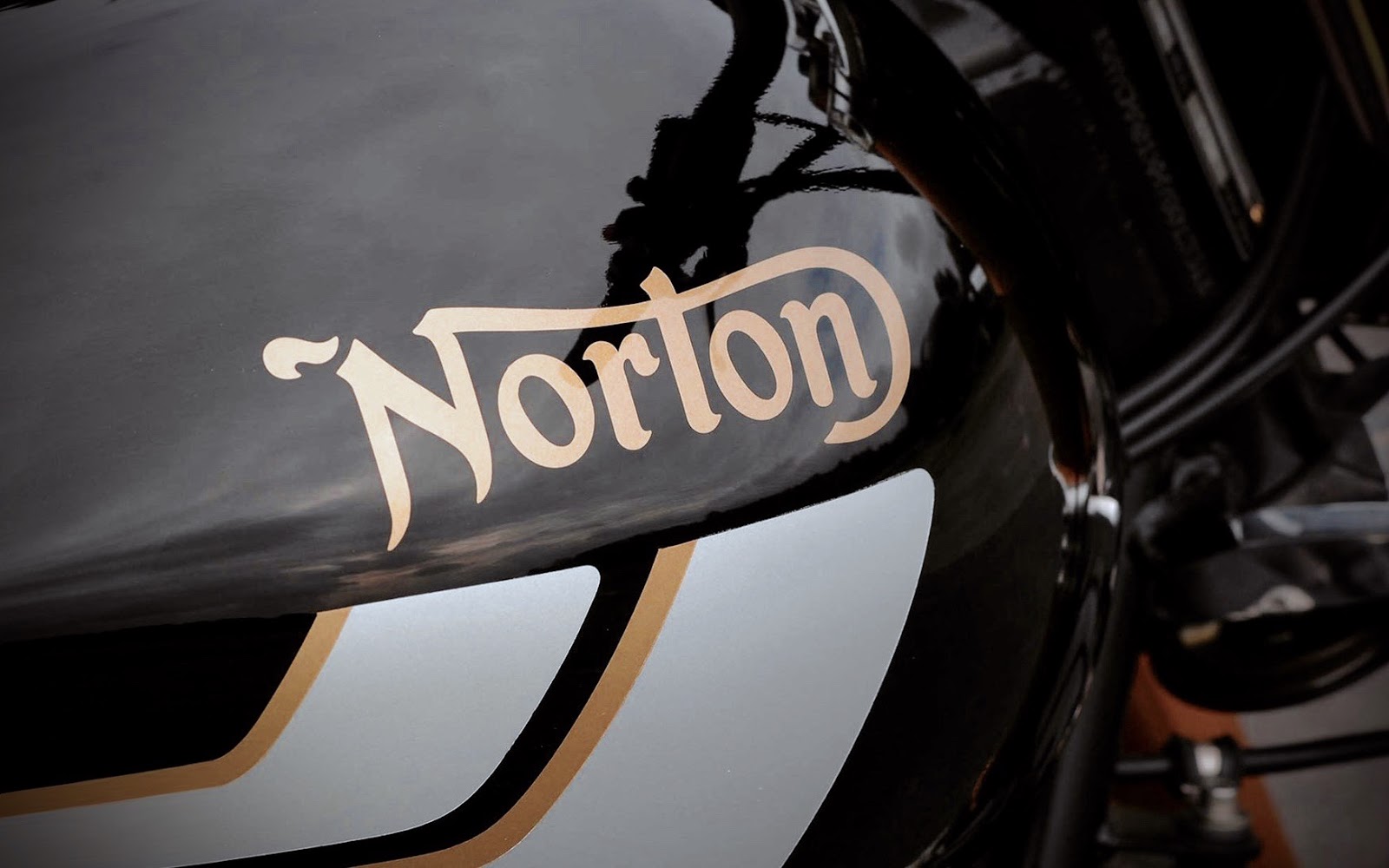 Norton Commando 961