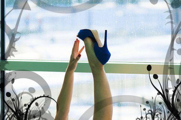 Scarpe con i tacchi vietate al lavoro? Non in Italia, scopri dove nel Mondo