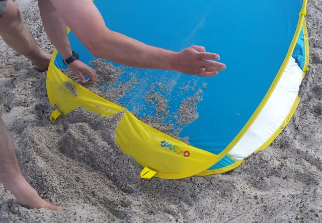 Wir testen zwei Strandmuscheln im Vergleich: Crivit vs. JAKO-O. Kriterien für den Test: Pop-up, Sonnenschutz, Aufbau, Gewicht, Angebot, Packmaß, Hülle, Platz, Familientauglichkeit, Abbau der Strandmuschel. Inklusive Tipps zur Anschaffung bzw. zum Kauf!