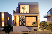 Foto de fachada de casa moderna pequeña de dos pisos