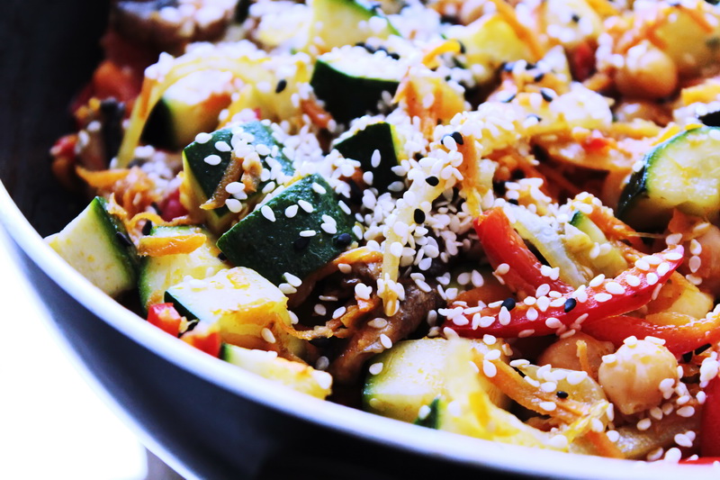 Chickpeas and Vegetables Lettuce Wraps + Sweet Chilli Sauce (vegetarian