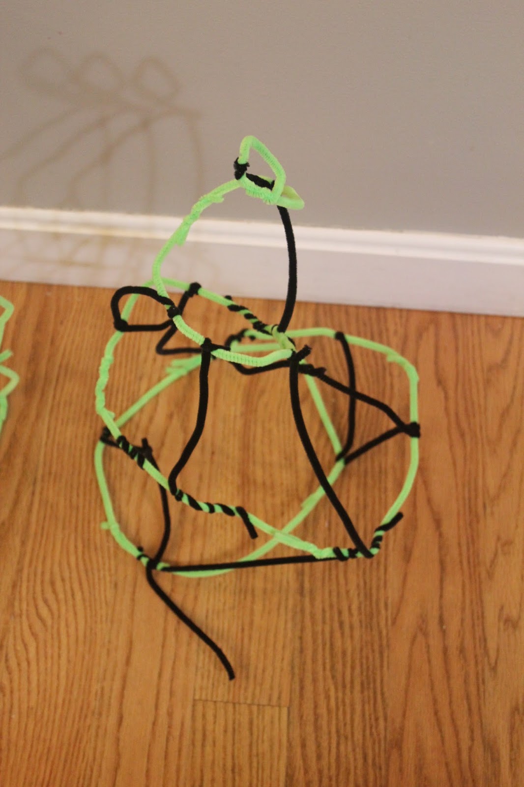 Introductory Engineering Design Challenges momgineer