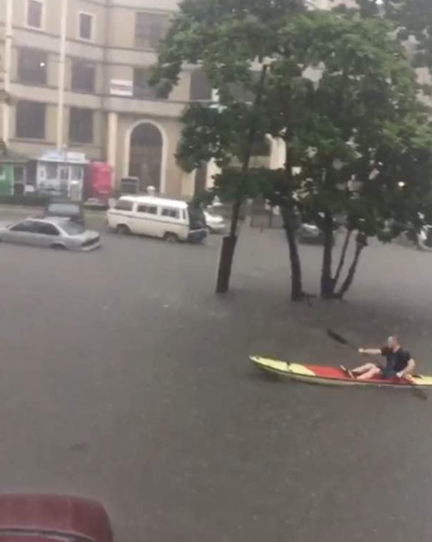 f White man seen in a boat paddling through the flooded streets of Victoria Island...lol (photos)