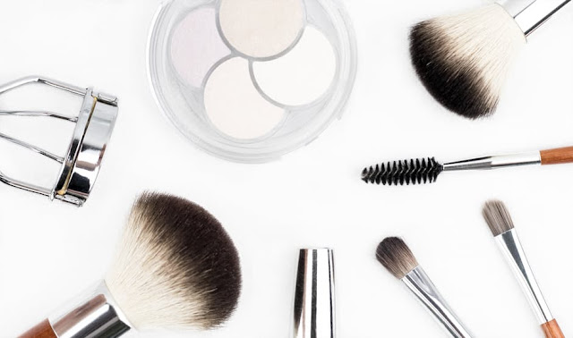 10 Christmas Makeup Ideas this christmas season - 4. Silver beauty Holiday Makeup 10 Christmas Makeup Ideas this christmas season - 4. Silver beauty Holiday Makeup
